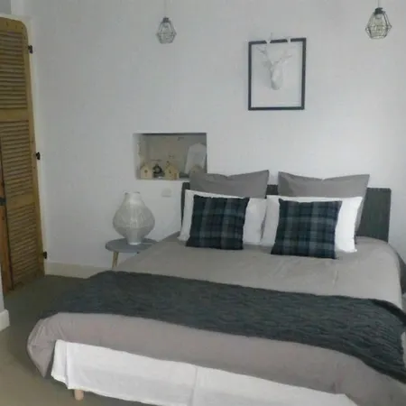 Bed & Breakfast La Demeure Du Goupil 2*